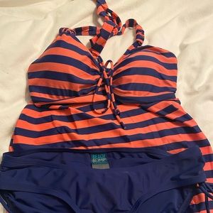NWOT maternity bathing suit- medium